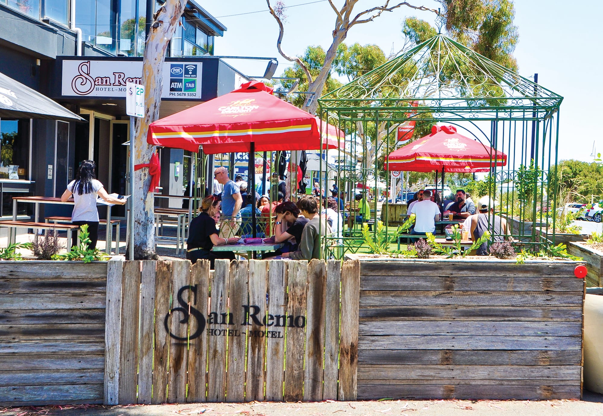 Outdoor dining green light