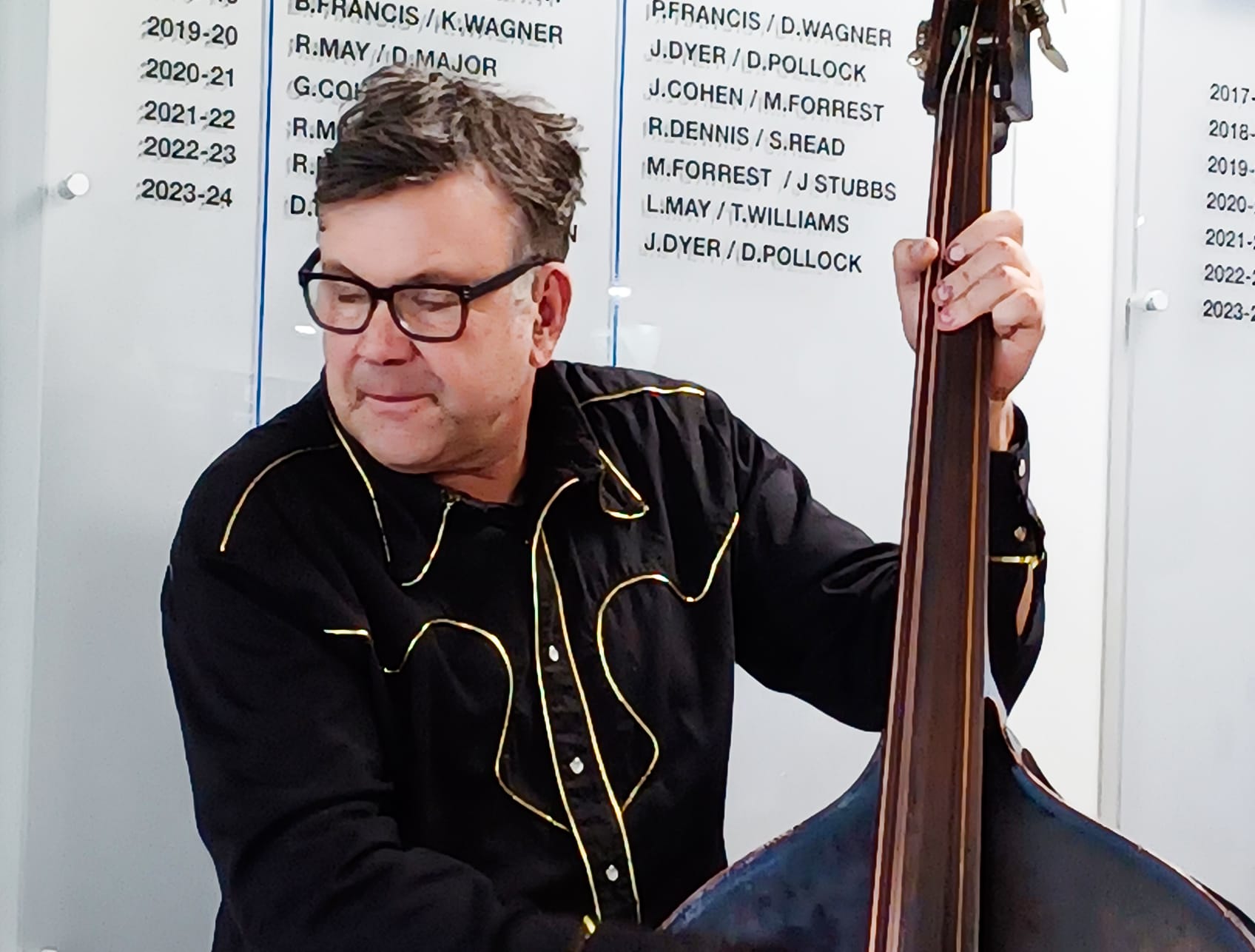 Andy Scott swings into Cowes