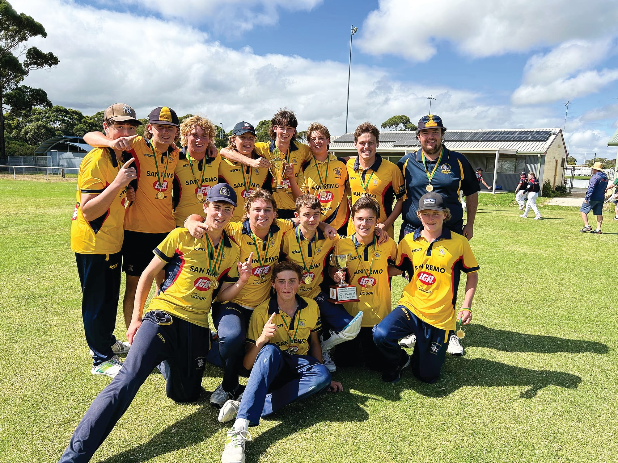 U17 Junior cricketers take home the Premiership cup!