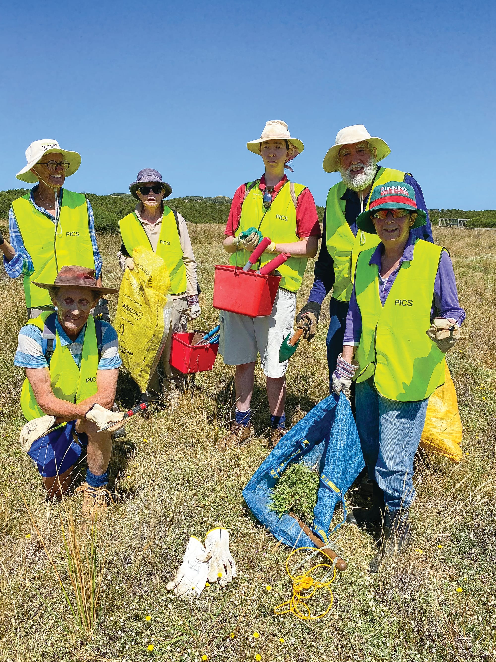 Friends clean up Scenic Estate