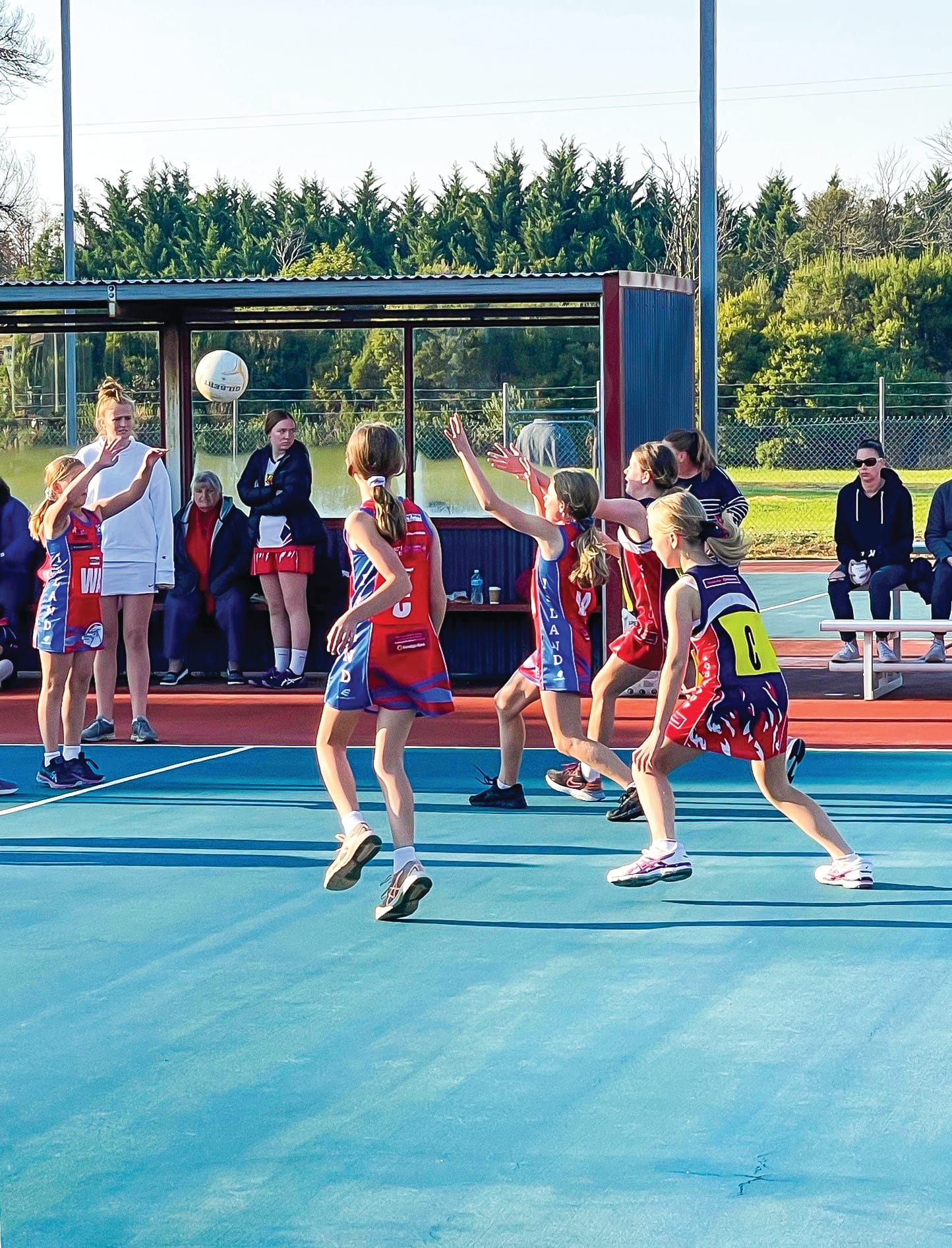 Island netballers takes on Koo Wee Rup