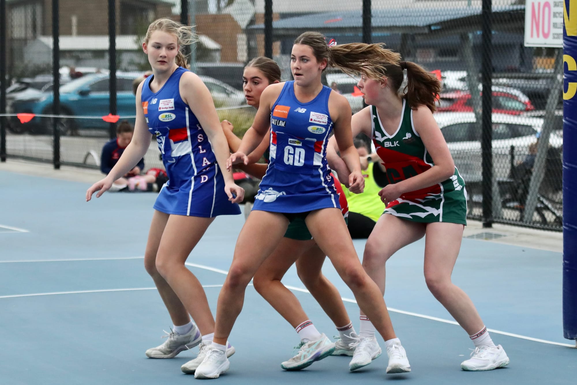 U17 girls keep on fighting