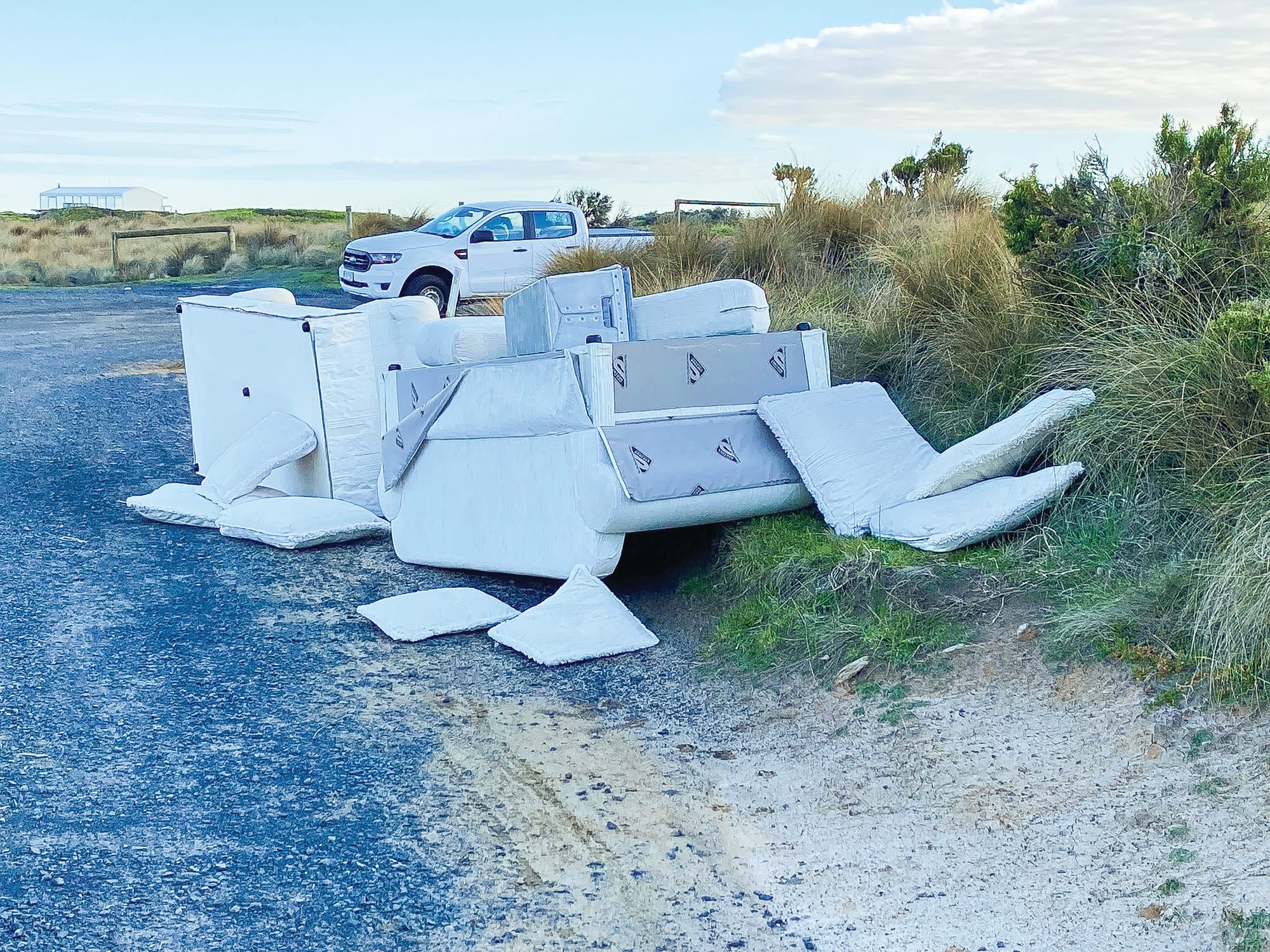 Colonnades couch caper