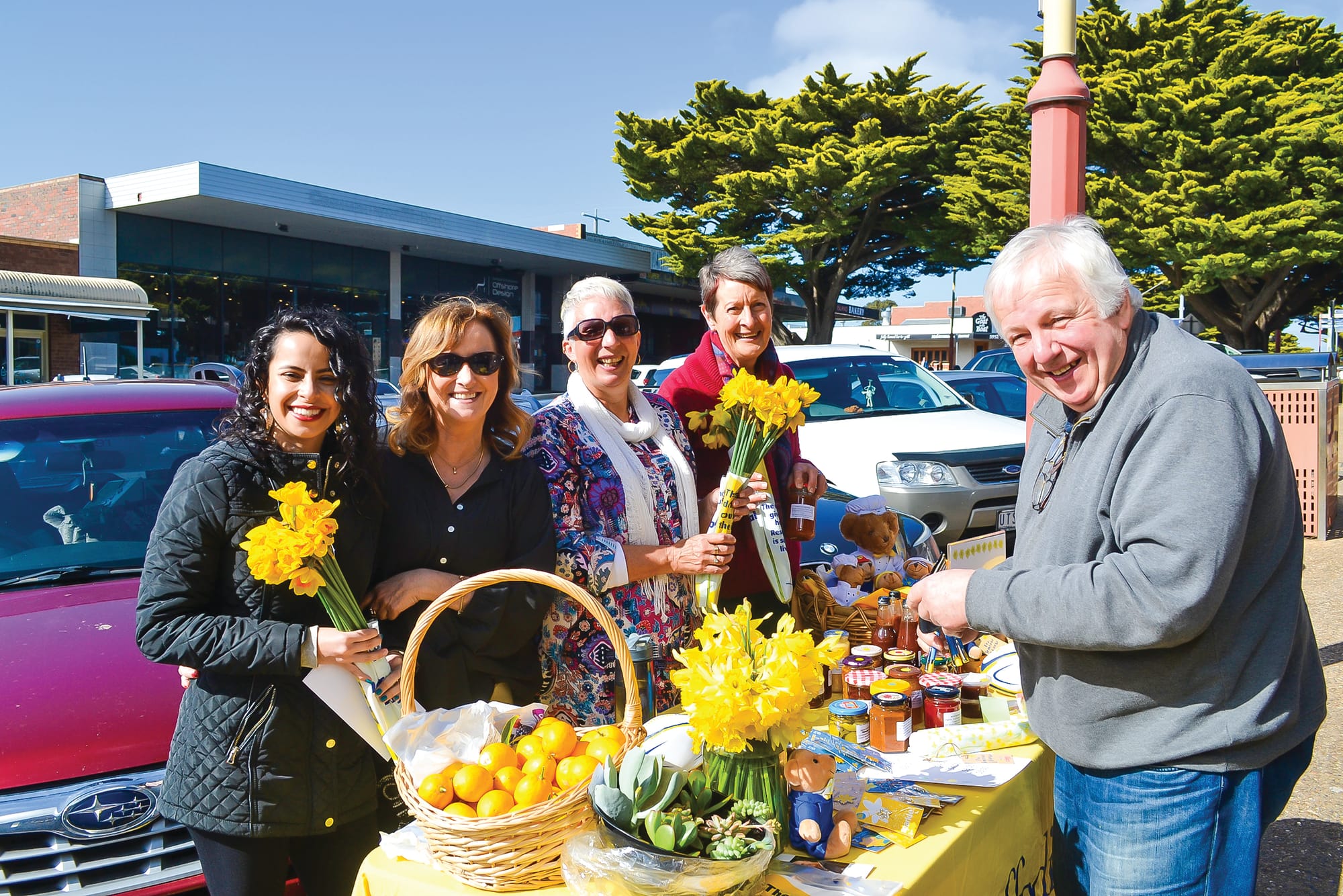 Daffodils bloom online