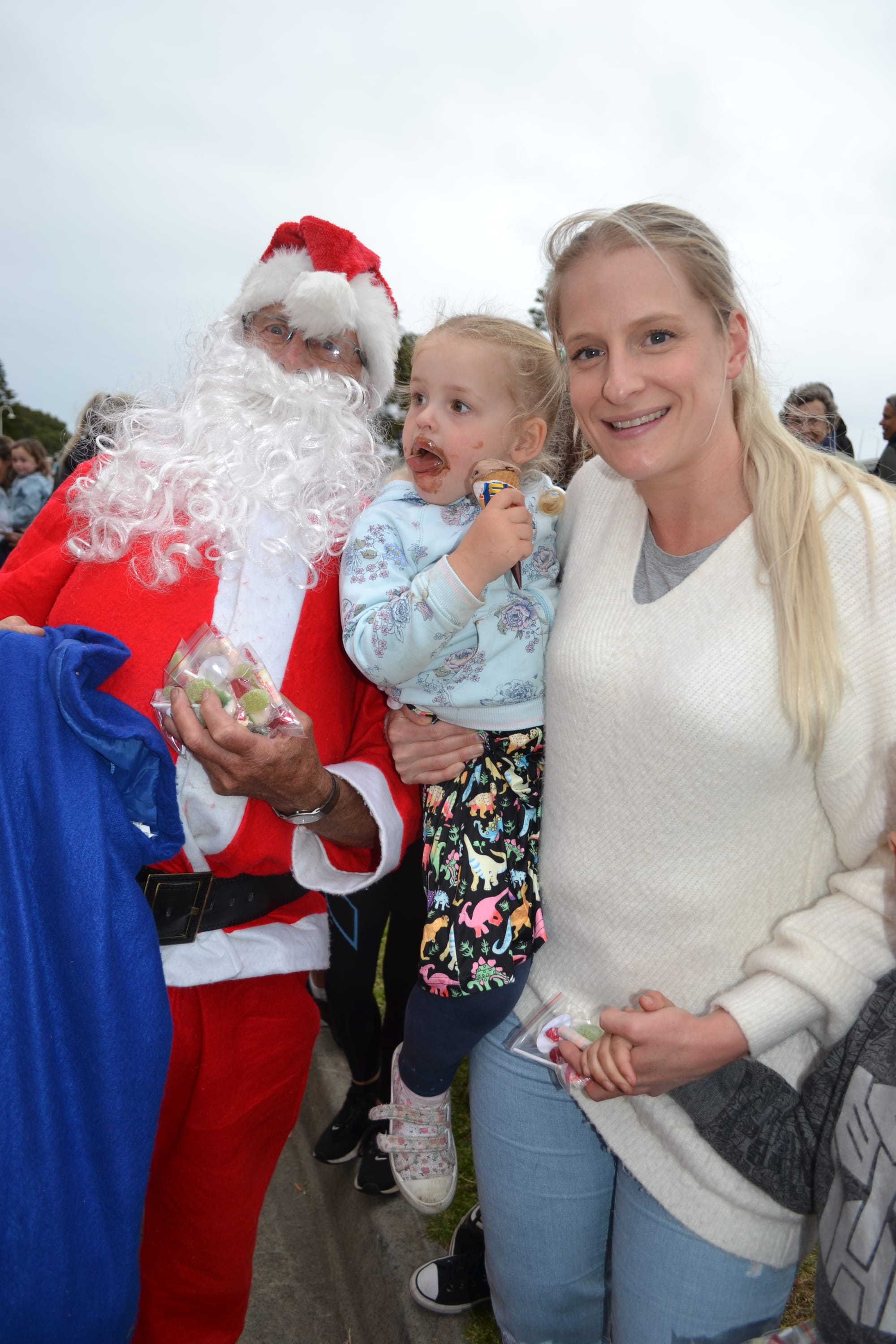 Covid claims the Cowes Christmas carols ... again