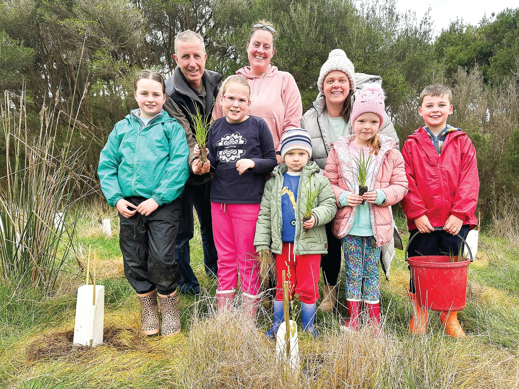 Festival goers "give back" to the island