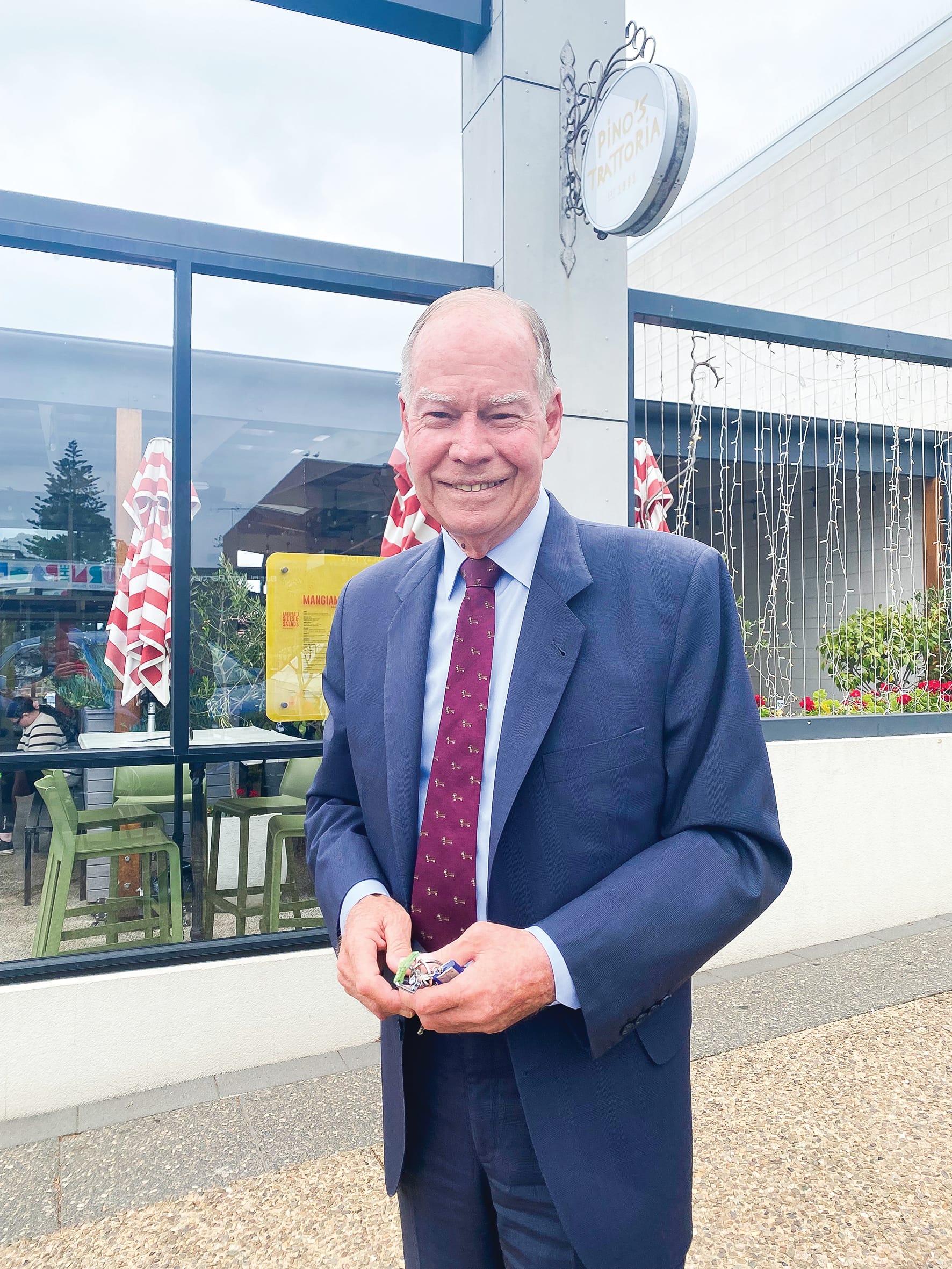 Broadbent readies for 'minimalist' campaign