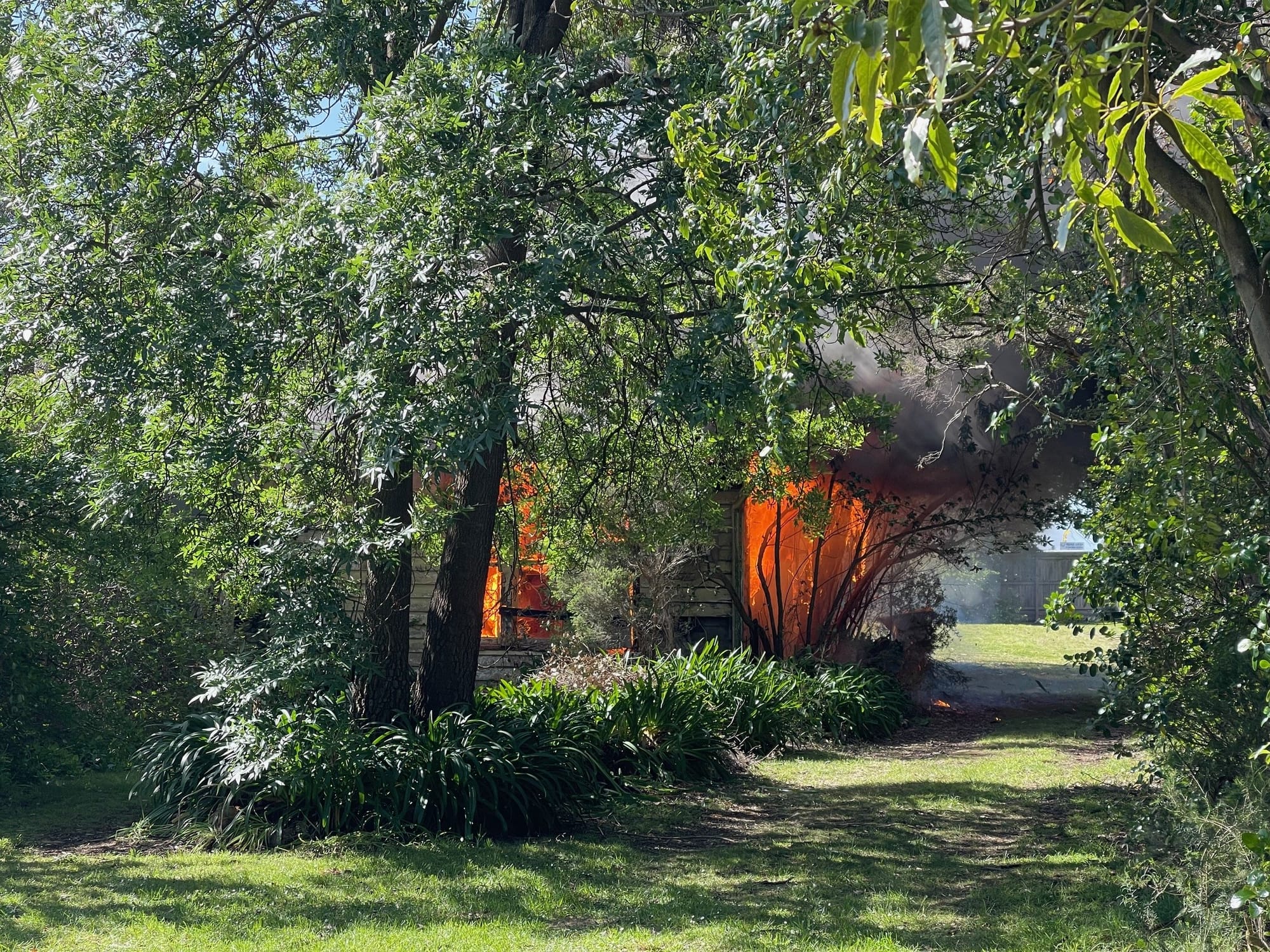 Fire in Cowes - Church Street blocked off