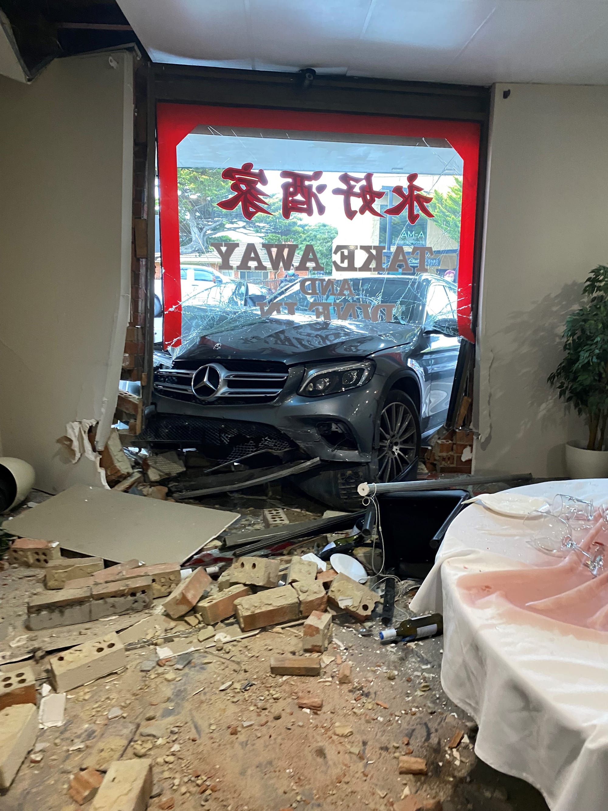 Diners injured as car smashes Cowes restaurant