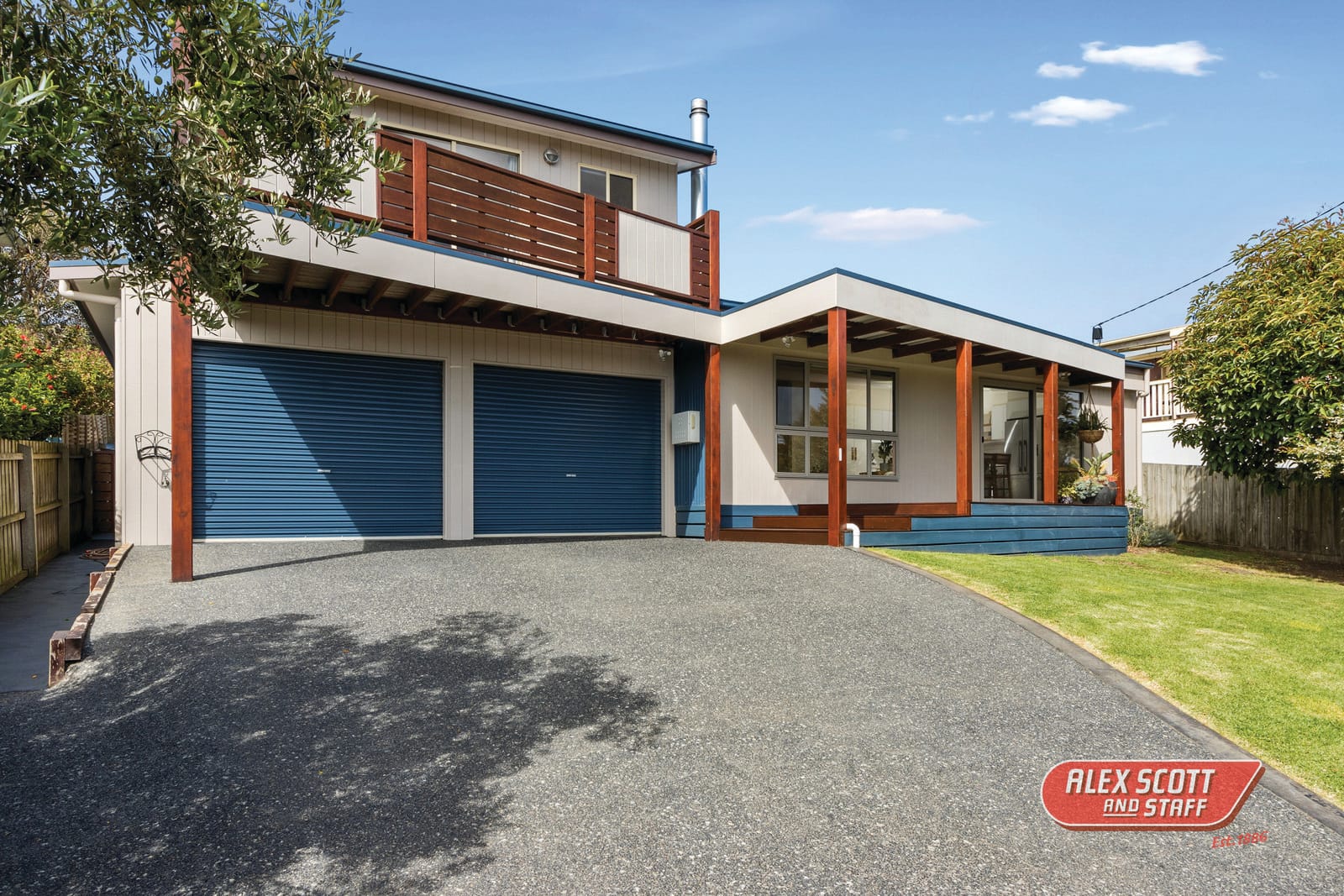 Incredible builders own home – walk to the beach