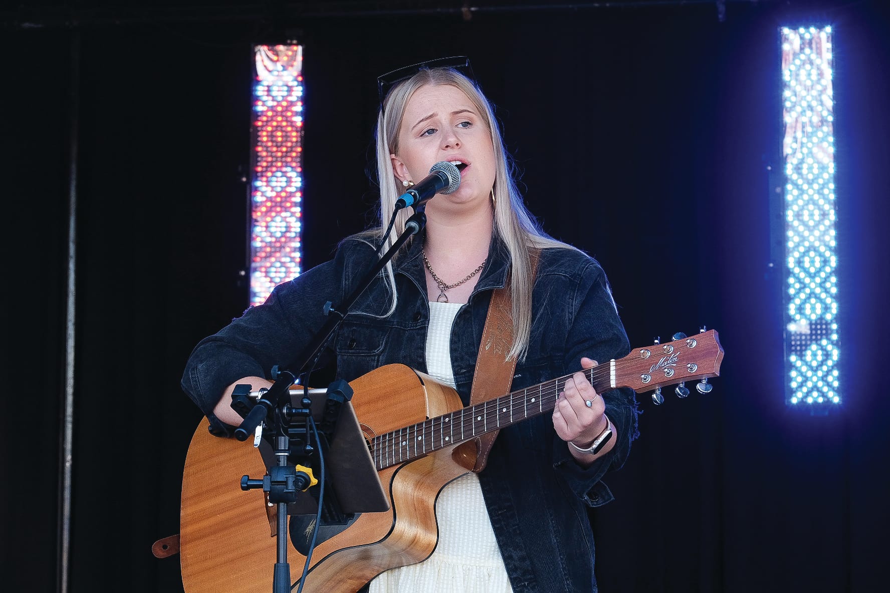 San Remo sings along