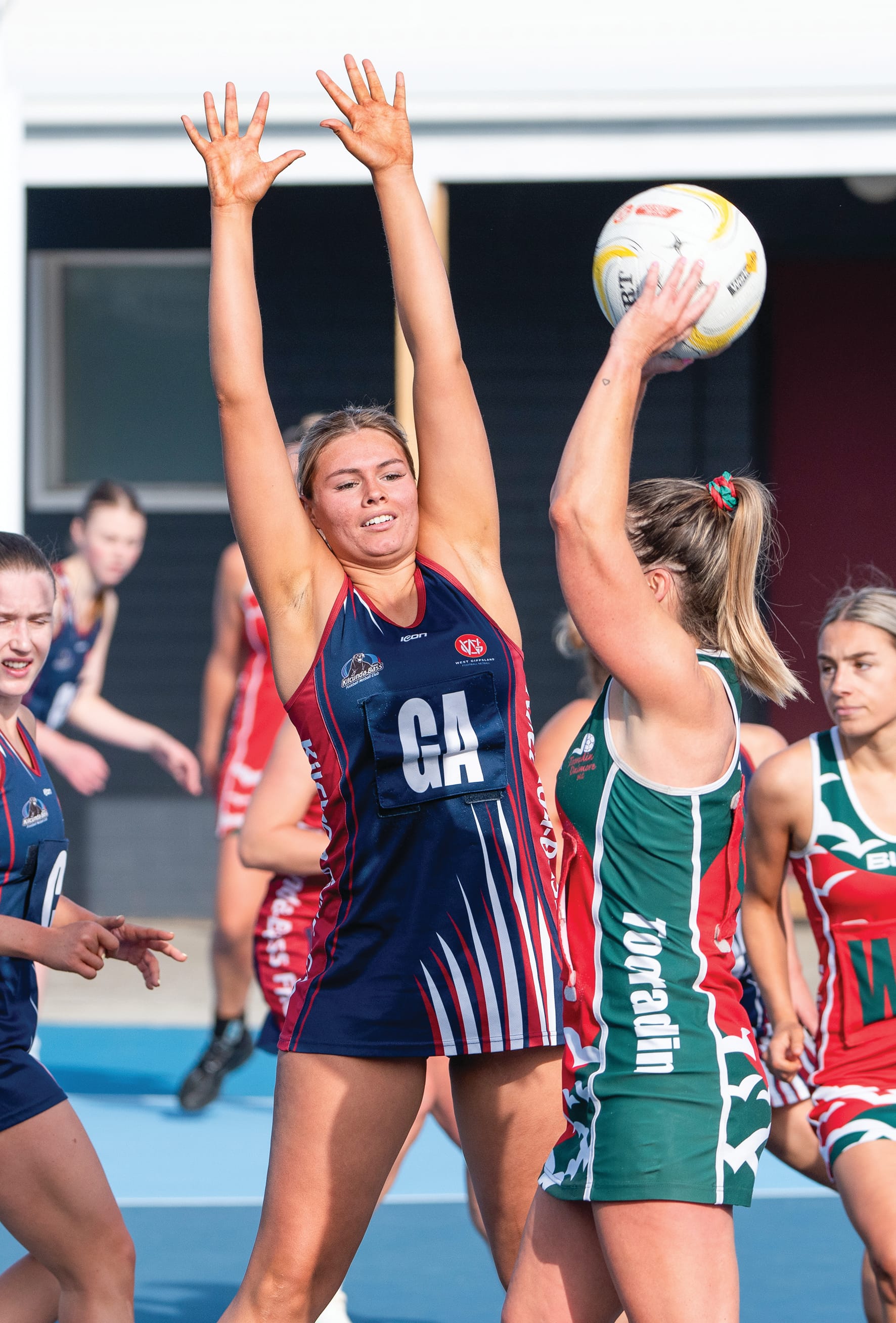 Killy Bass faces strong Cora Lynn - B Grade