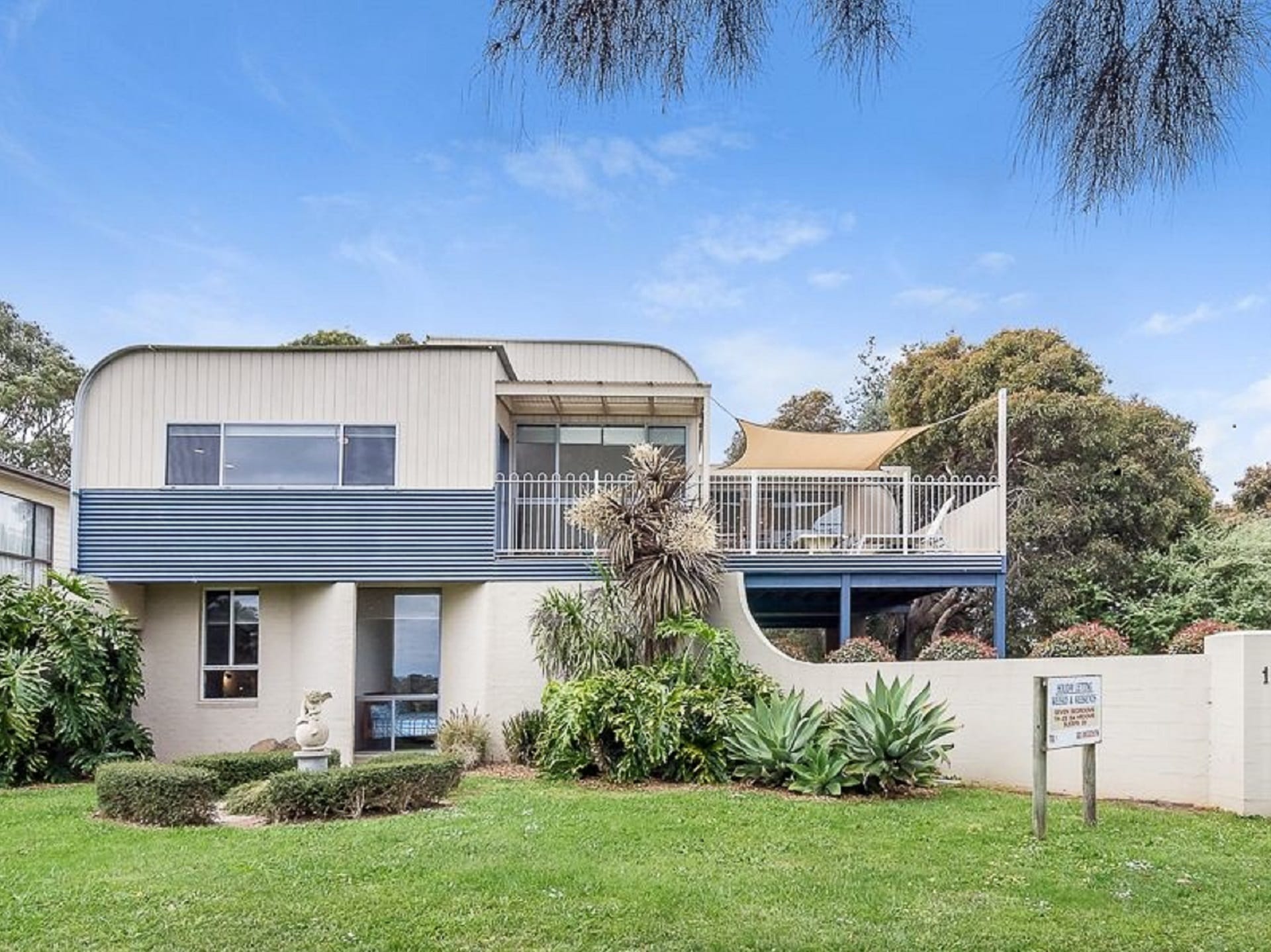 Room for all your family and friends - Franklin House, Rhyll