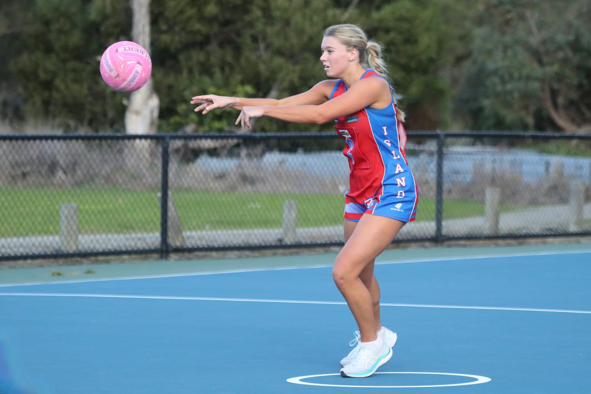 An intense encounter: Stars and the Island battle it out - A Grade