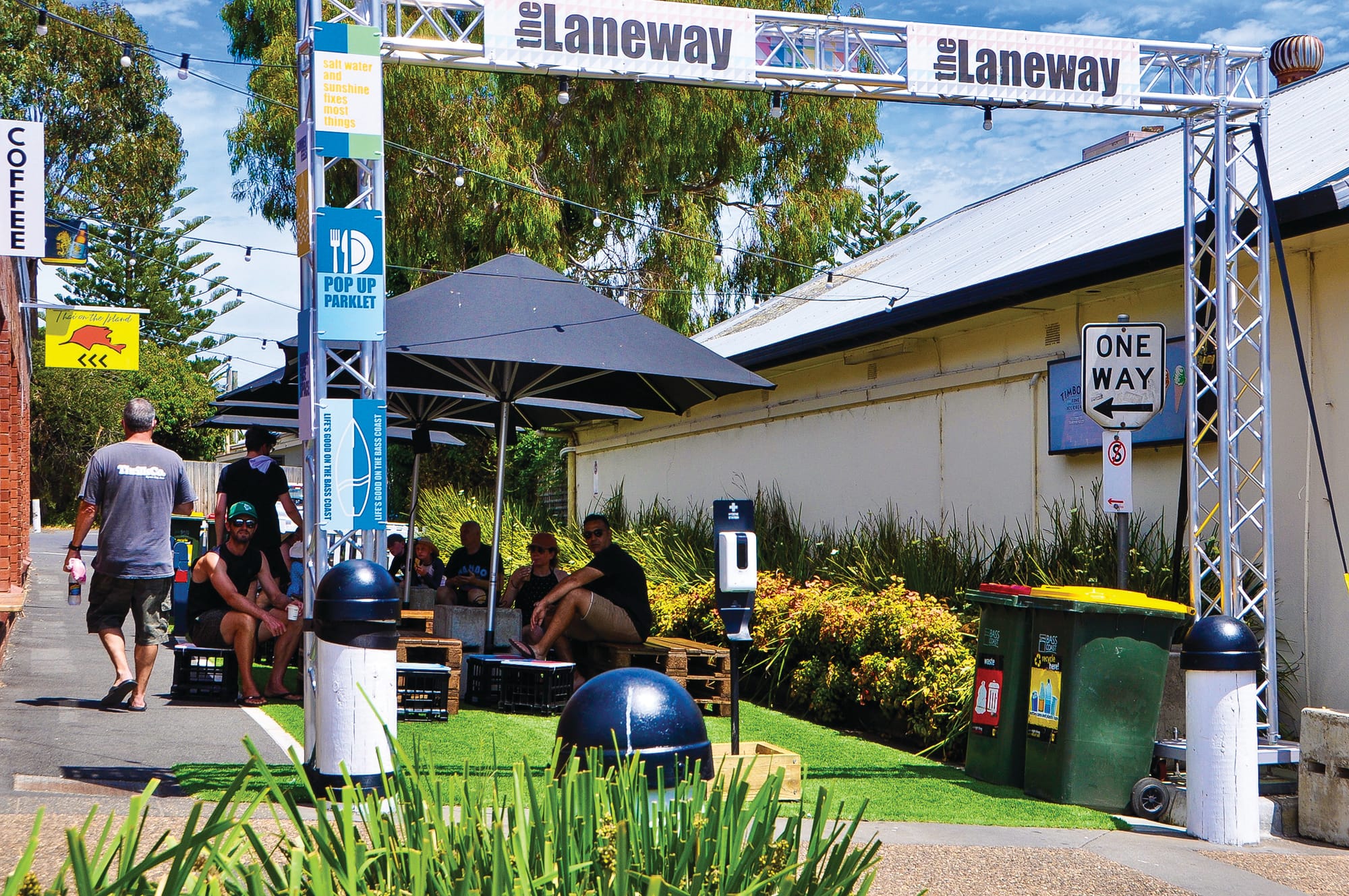 Picnic tables will stay in laneway