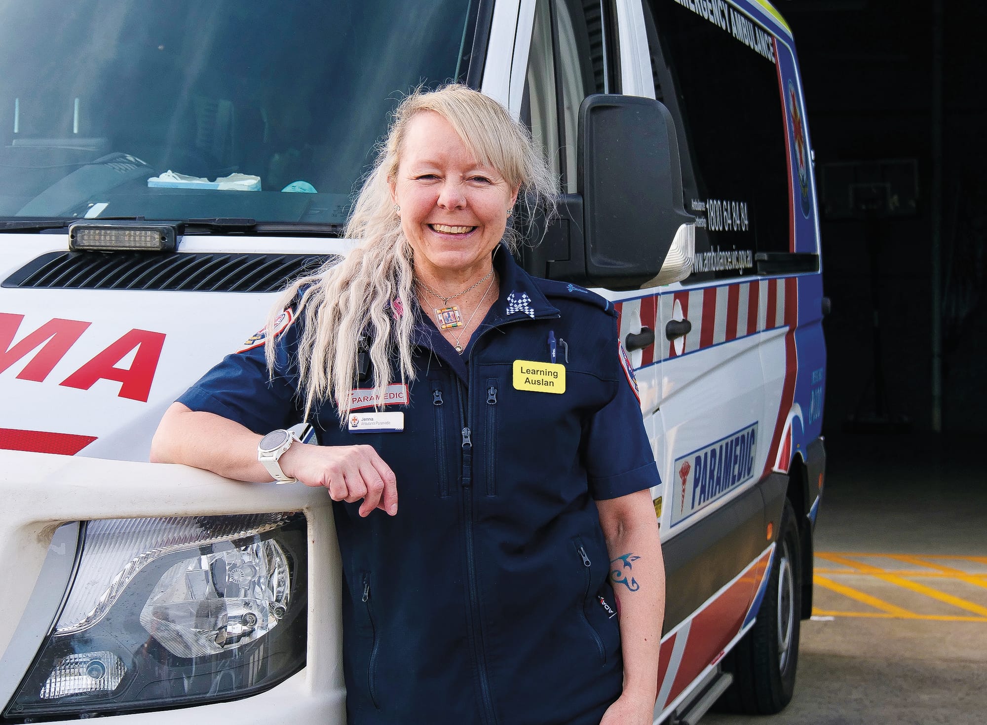 Paramedics SIGNing up to Auslan training