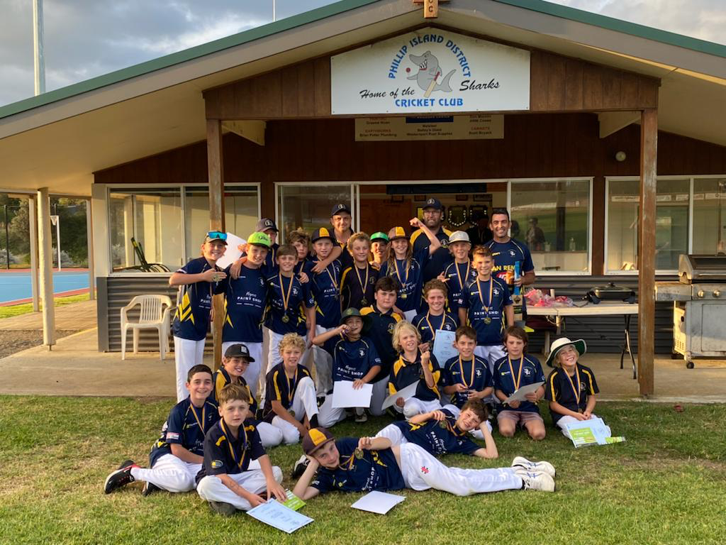 U12s celebrate the season