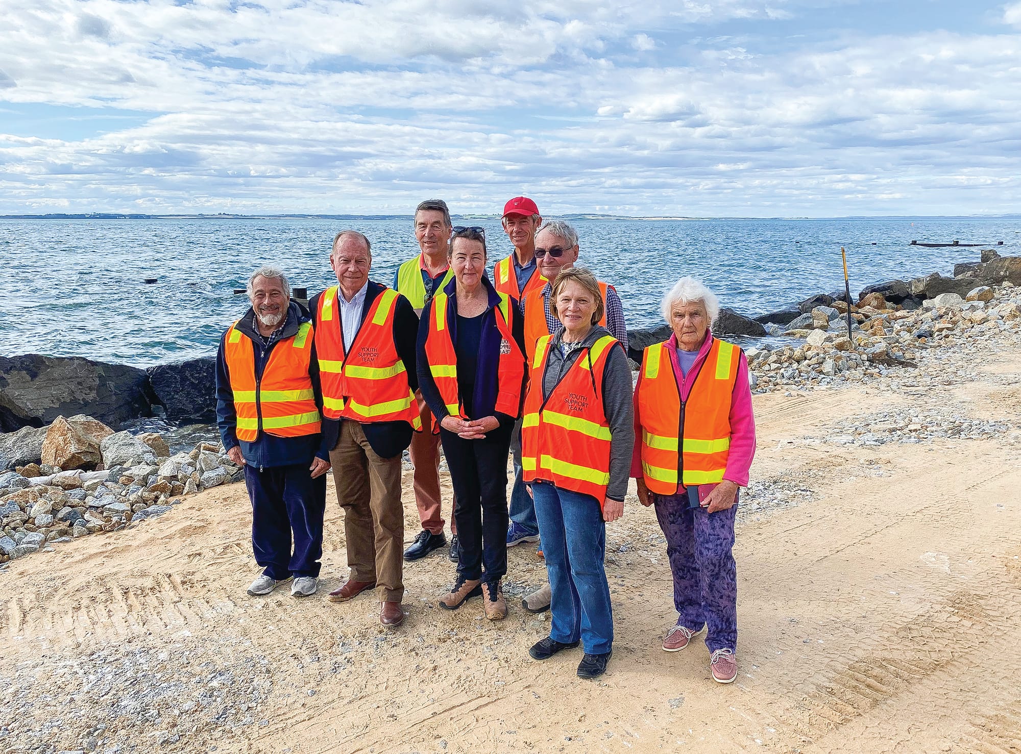 Federal member visits Cowes erosion work