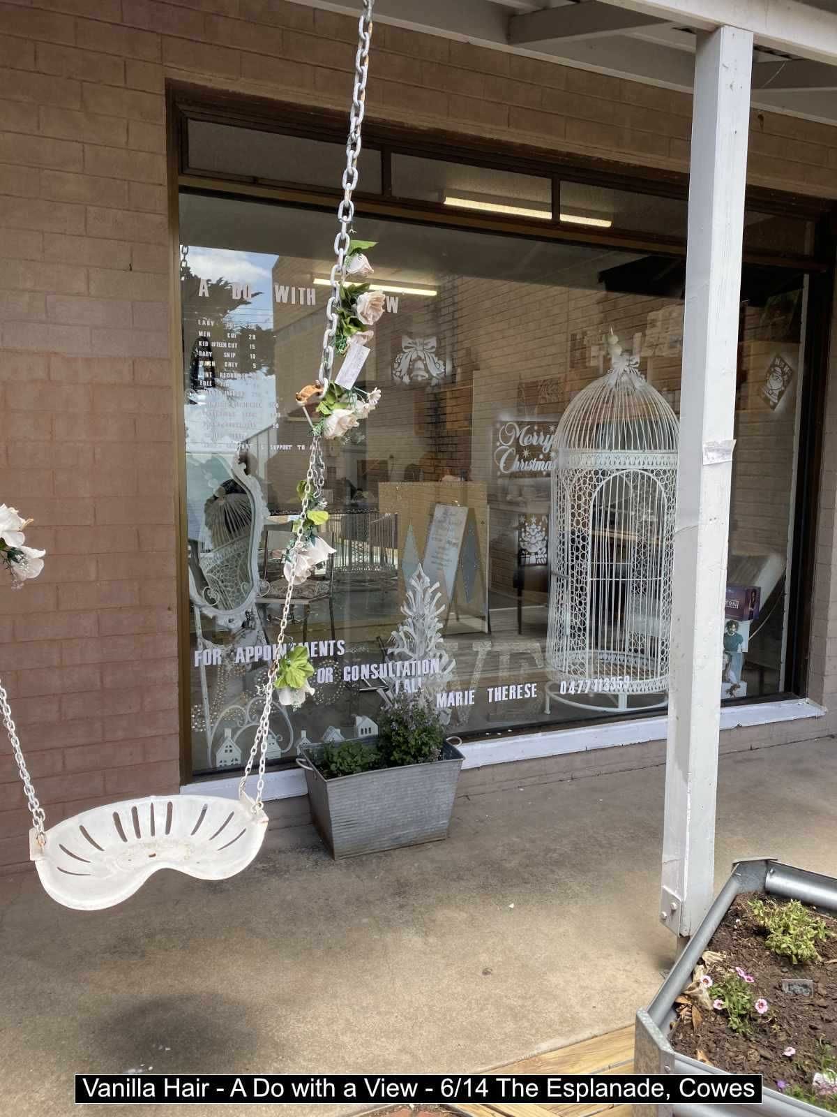 Vote now! Christmas Display Competition