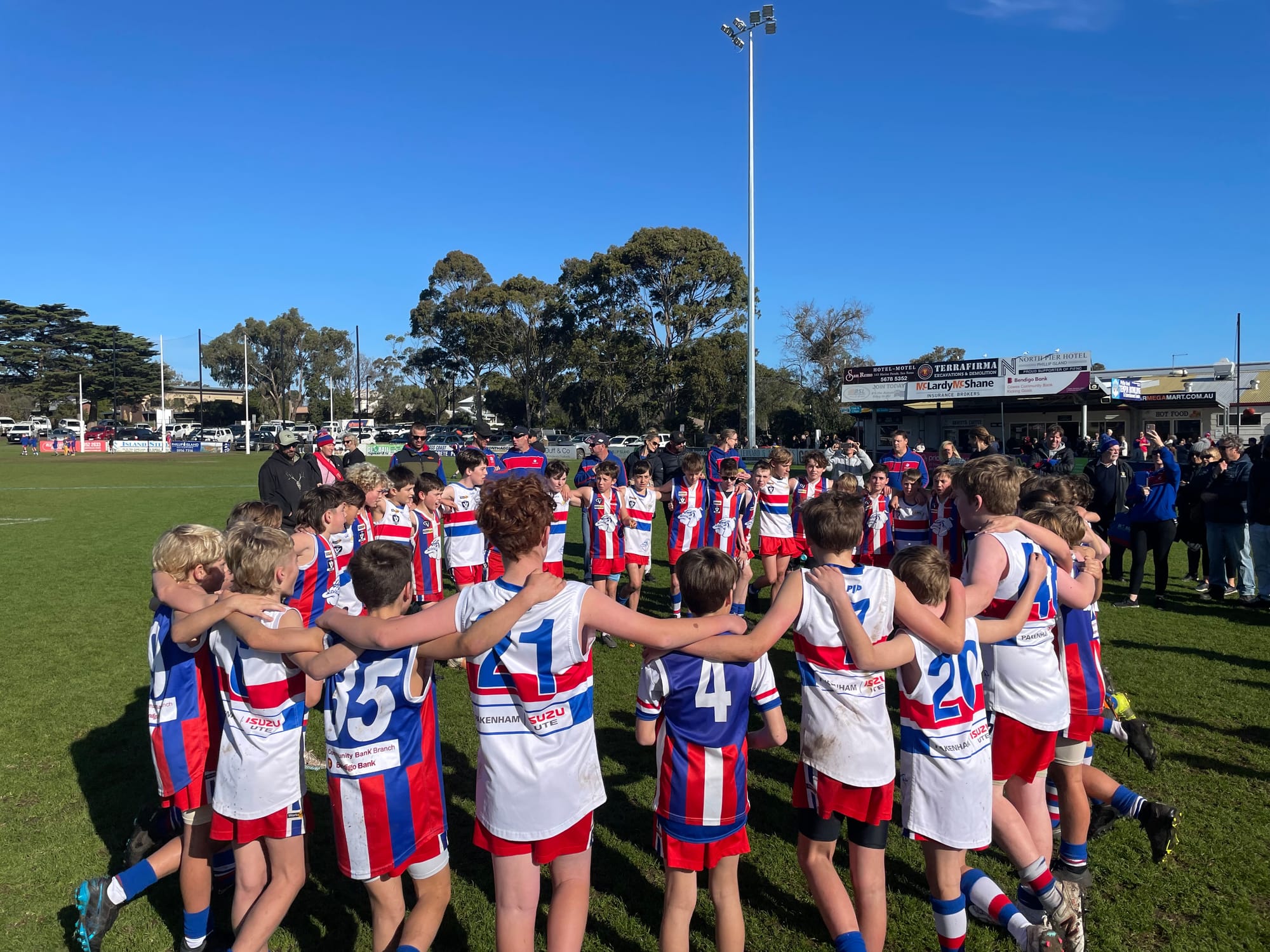 Who let the dogs out? Blues come out victorious against Reds in the Under 12 match!
