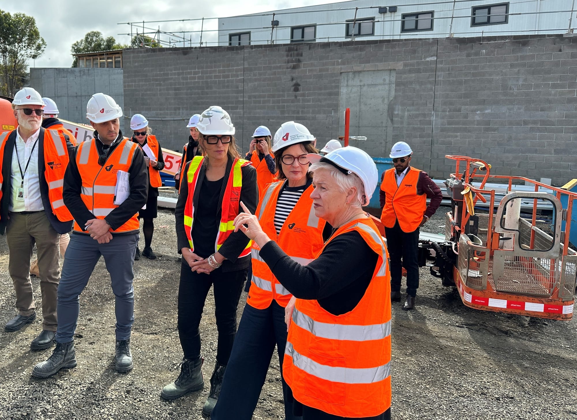 Minister inspects Community Hospital construction