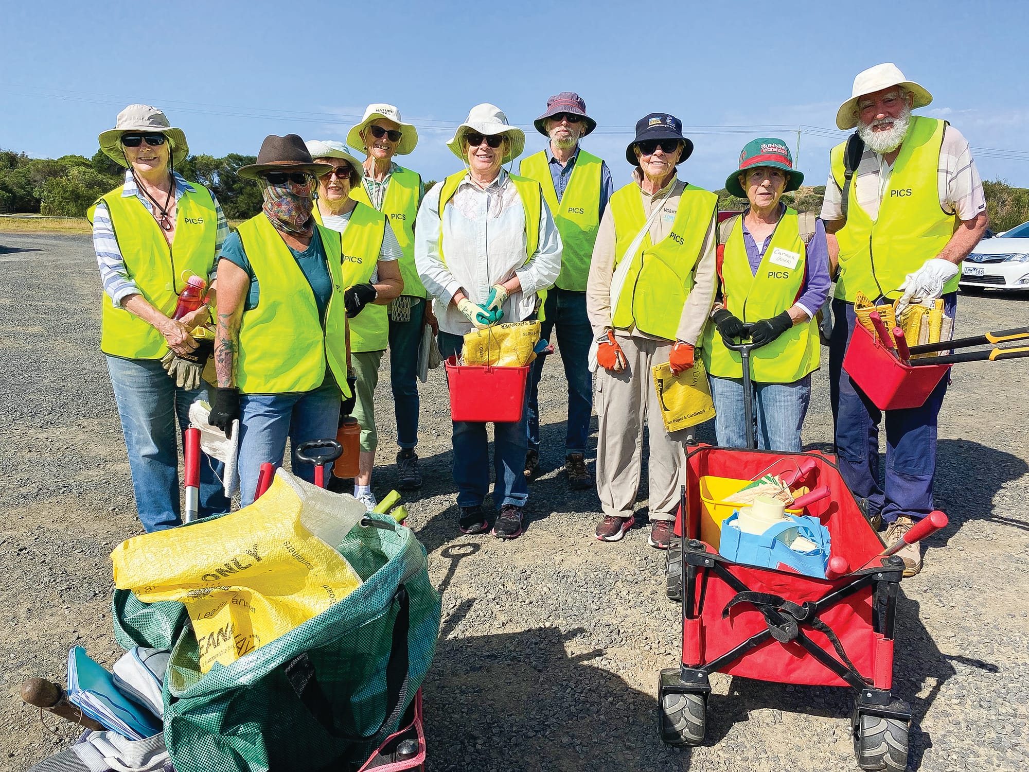 Friends tackle weeds at Scenic Estate