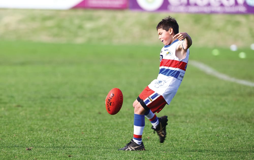 Footy juniors tough it out against Leongatha - U10 Red post image
