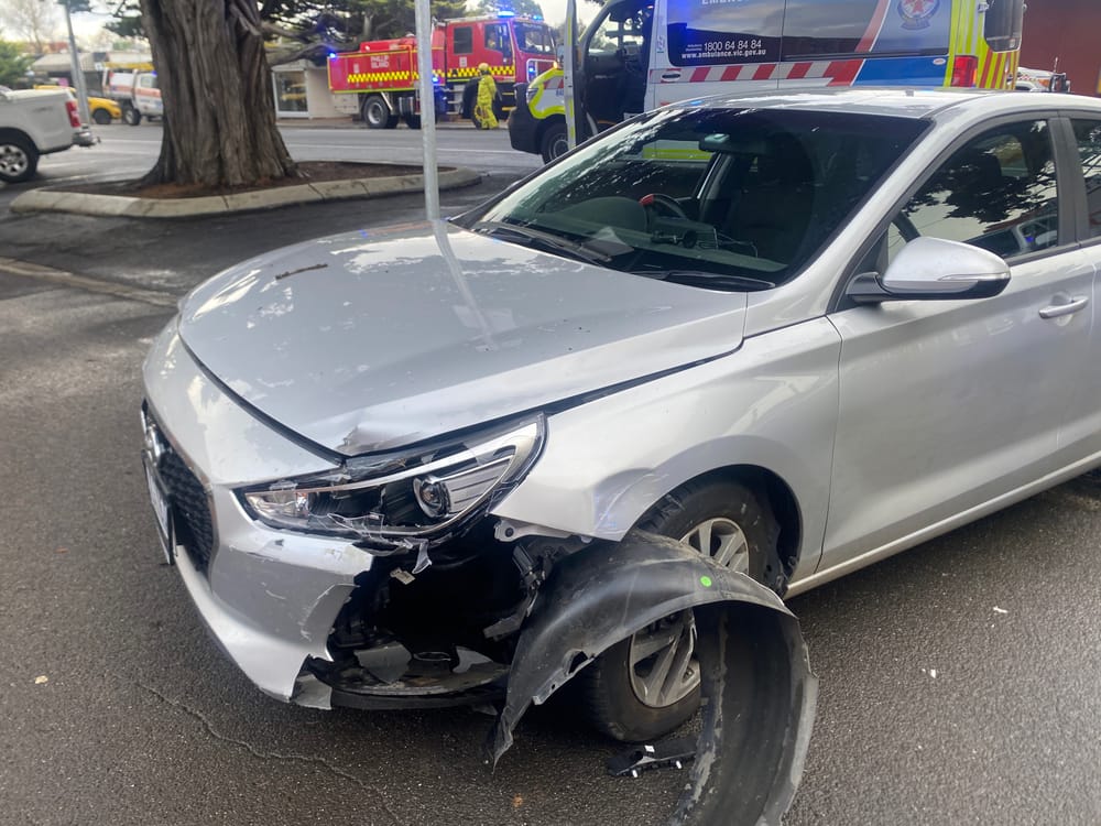 Cowes crash at post office post image