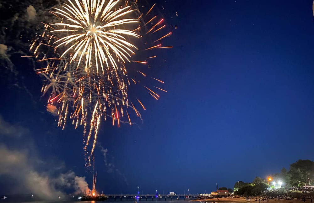 Well behaved crowd sees in the New Year post image