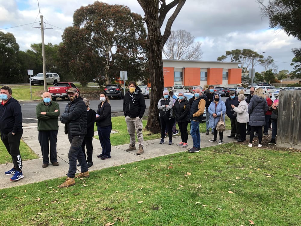 Queue grows at vaccination clinic post image