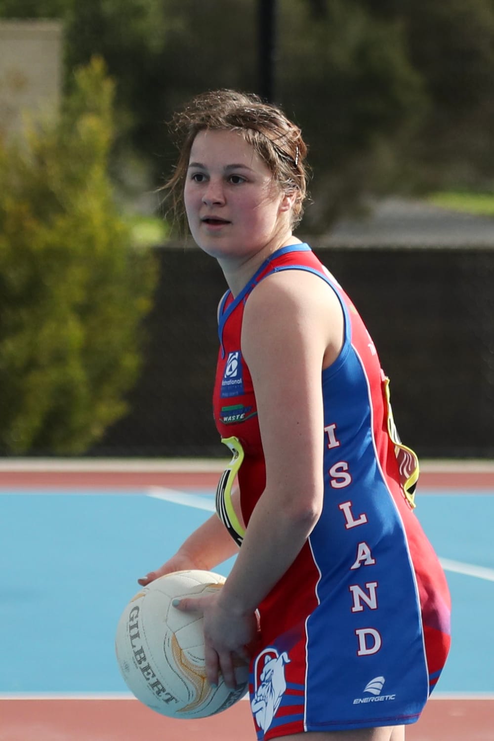 Players challenged: blustery winds and slippery courts - B Grade post image