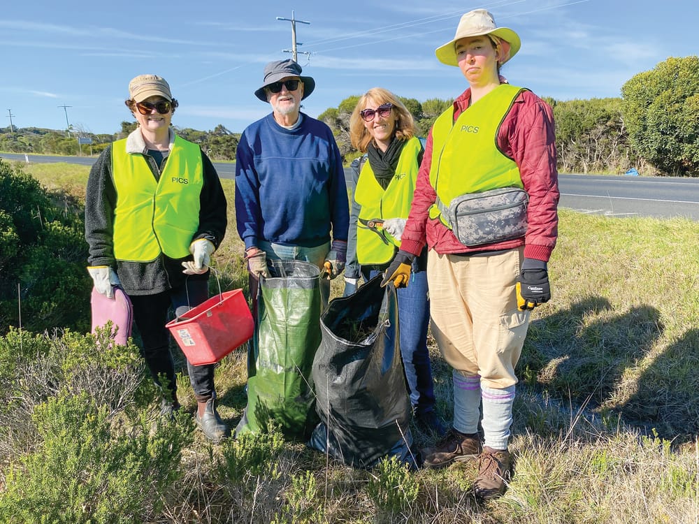 Friends clean up at Scenic Estate post image