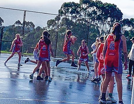 Phillip Island battle the elements at Leongatha post image