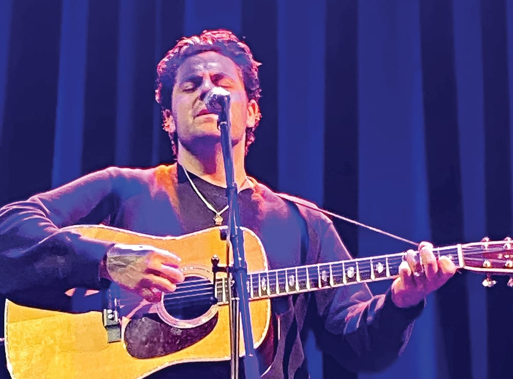 Dan delivers with stunning solo show post image