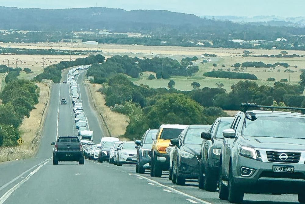 Roads slow as holiday makers arrive post image