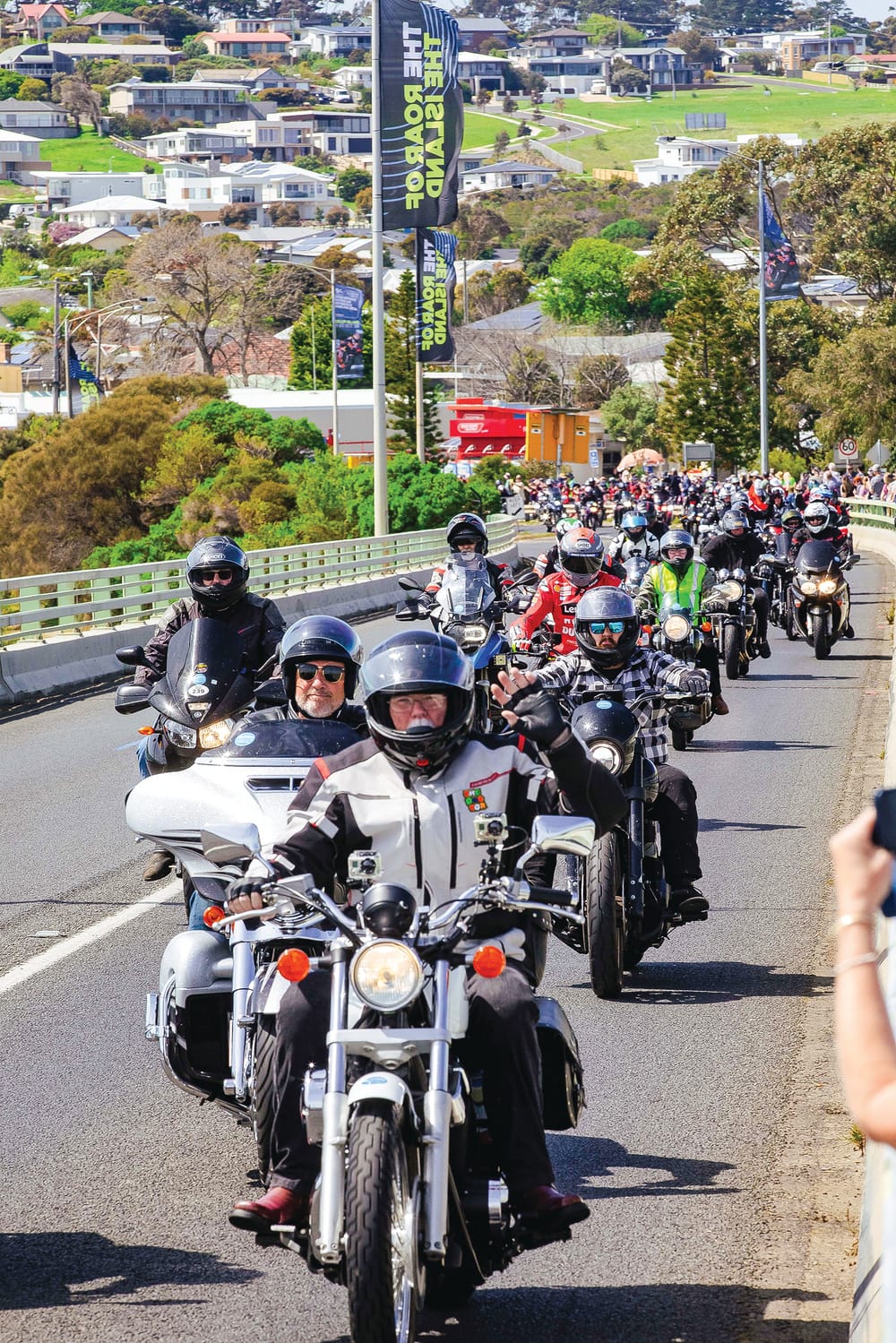 Mick Doohan leads 500 fans to Phillip Island circuit post image