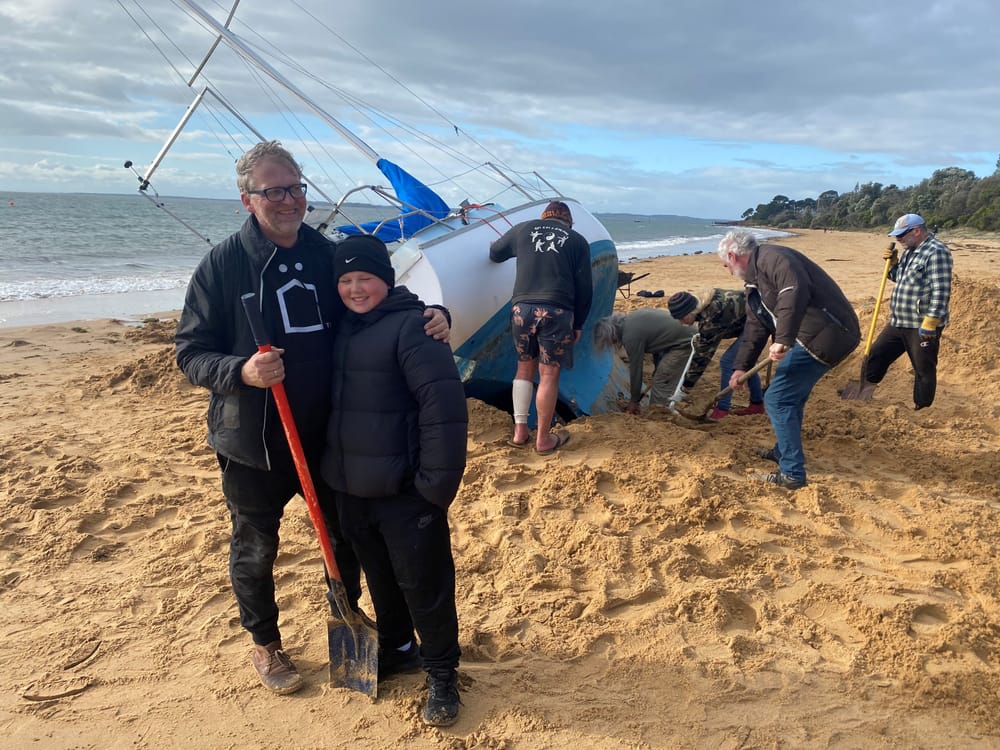 Stranded yacht sparks community effort post image