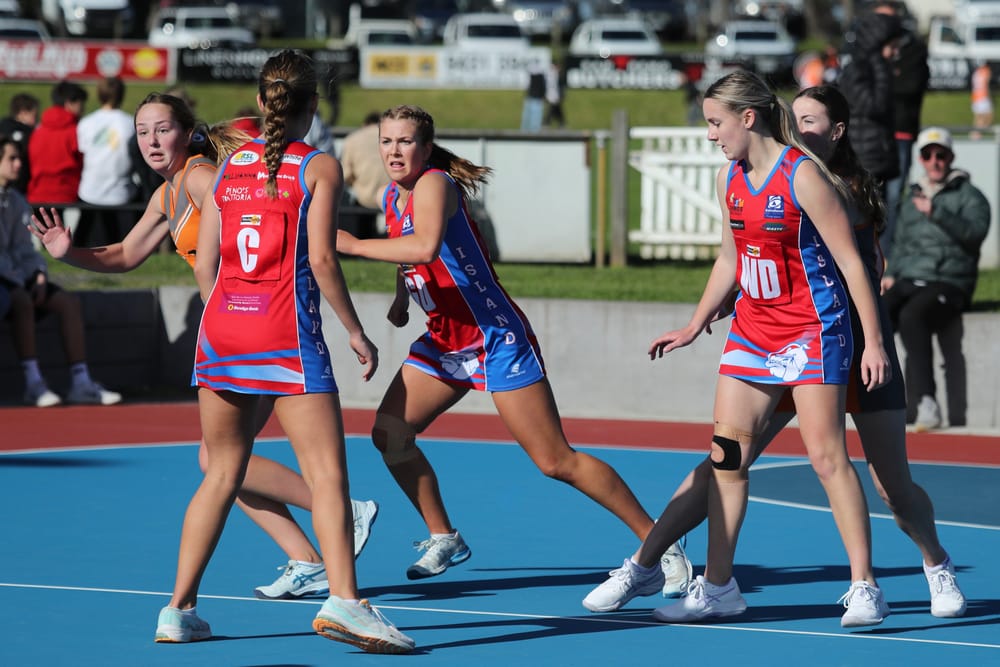 Phillip Island and Korumburra face off in intense U17 match post image