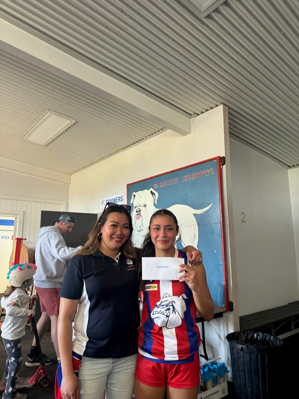 Bulldogs bring down ladder leaders in sunshine showdown post image