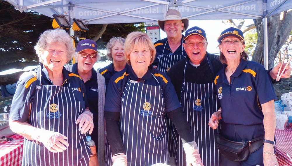 Community shines at Carols by the Bay post image