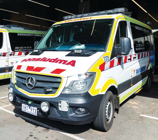 Paramedics join beach safety session post image