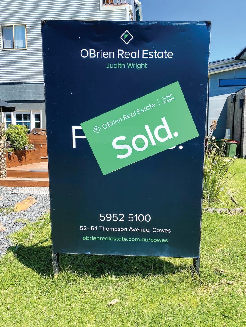 Victorian real estate market closes 2021 on a high post image